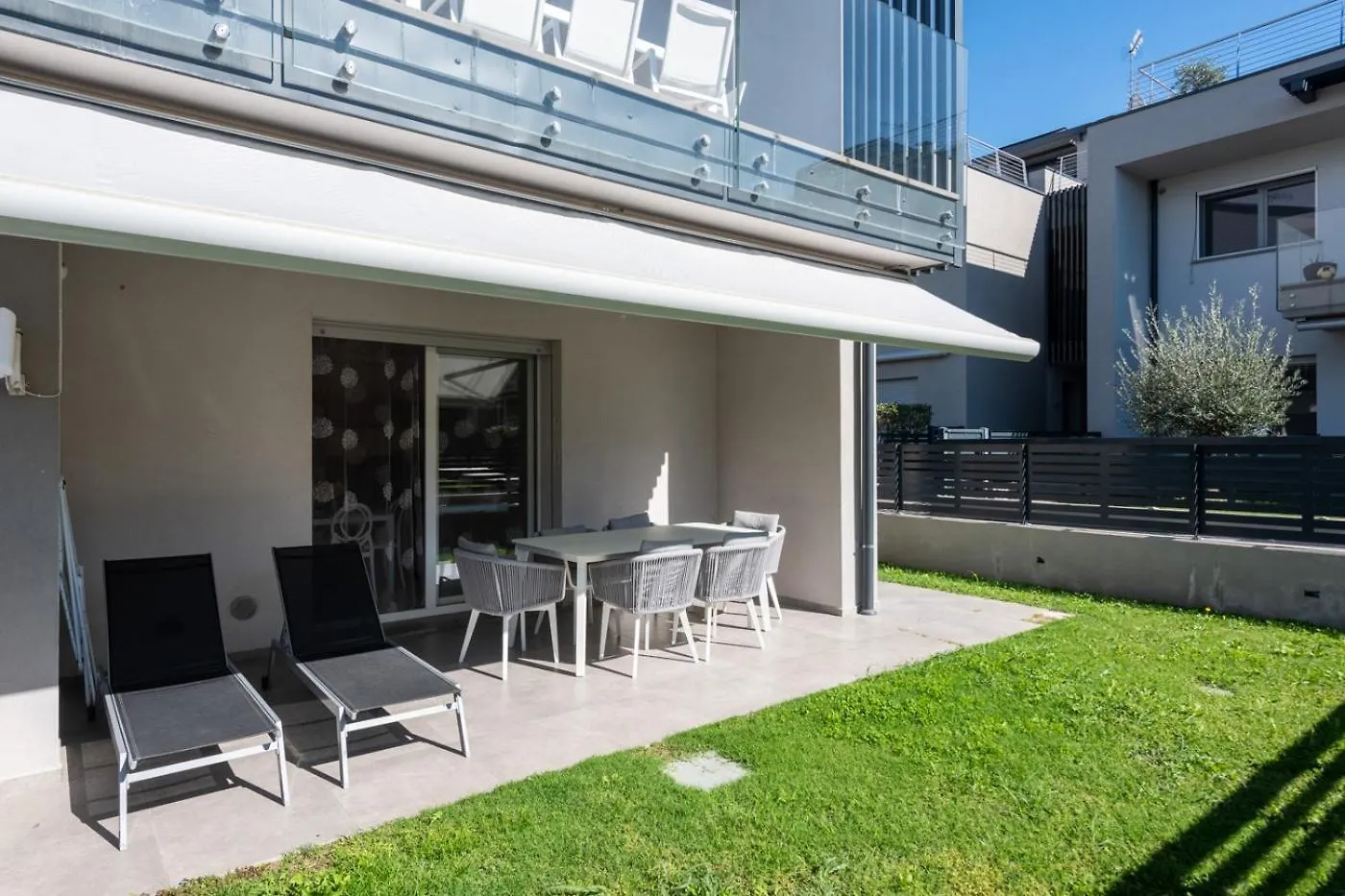Sb Sweet Apartment With Pool Peschiera del Garda Italy