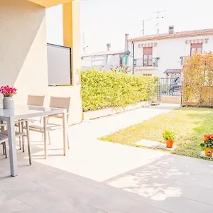  Apartment Tra Le Vigne Di Peschiera - Italian Homing